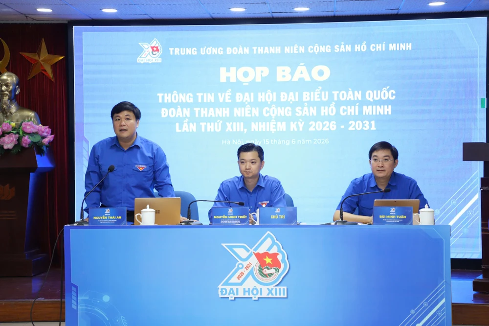 gan-800-dai-bieu-du-dai-hoi-doan-toan-quoc-lan-thu-xiii-co-dai-bieu-sinh-nam-2010.jpg