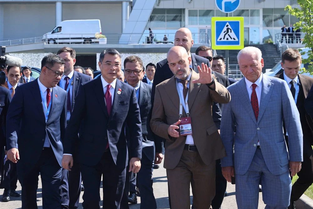 thu-tuong-chinh-phu-le-minh-hung-toi-tham-trien-lam-made-in-tatarstan.-1jpg.jpg