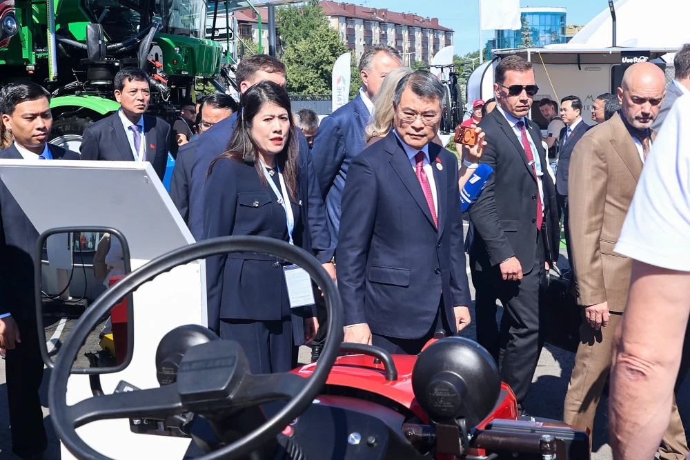 thu-tuong-chinh-phu-le-minh-hung-toi-tham-trien-lam-made-in-tatarstan-9.jpg