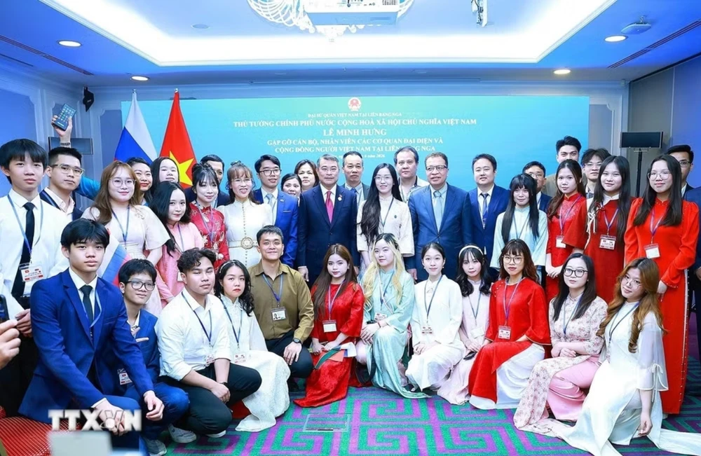 thu-tuong-chinh-phu-gap-cong-dong-nguoi-viet-nam-tai-nga.jpeg