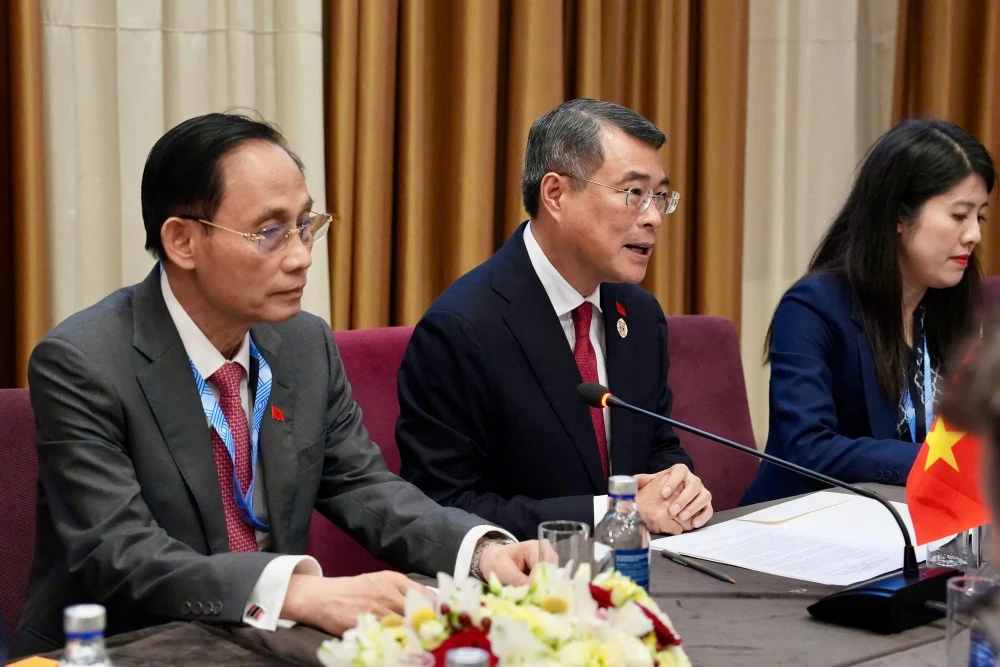 :thu-tuong-chinh-phu-le-minh-hung-tiep-tong-giam-doc-quy-dau-tu-truc-tiep-nga-1.jpg