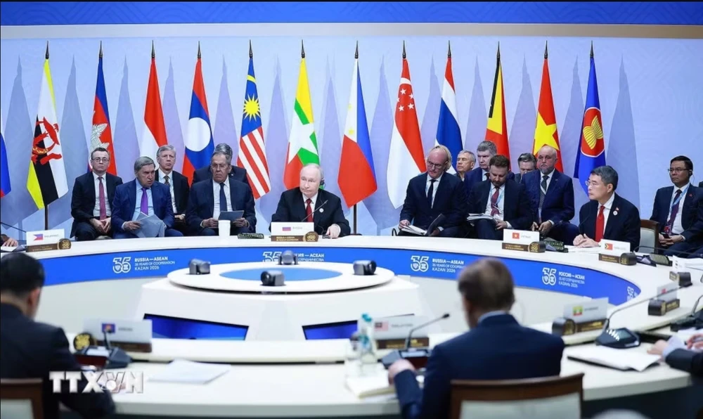 thu-tuong-du-phien-toan-the-hoi-nghi-cap-cao-ky-niem-35-nam-quan-he-asean-nga-2.jpeg