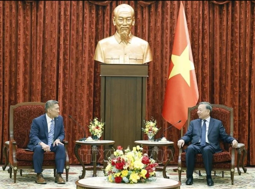 tong-bi-thu-chu-tich-nuoc-to-lam-tiep-quyen-bo-truong-bo-hai-quan-hoa-ky-hung-cao-1.jpeg