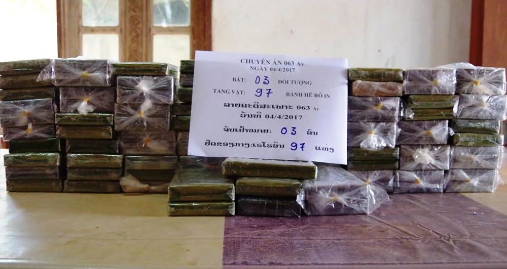 Chặn đứng đường dây chở 97 bánh heroin sang Việt Nam ảnh 2