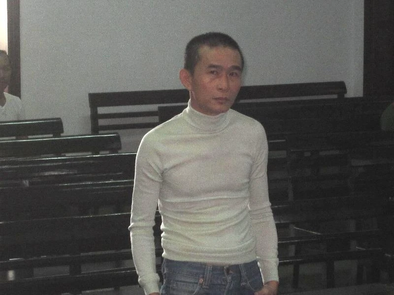 113 khống chế người dẫm đạp, nhảy móp capo xe Mercedes