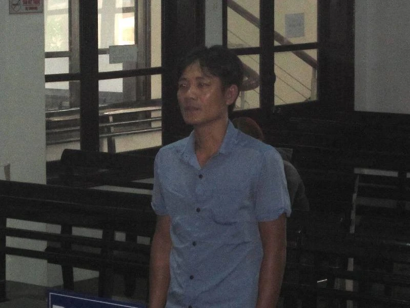 Bị kiểm tra, móc ma túy ra nộp