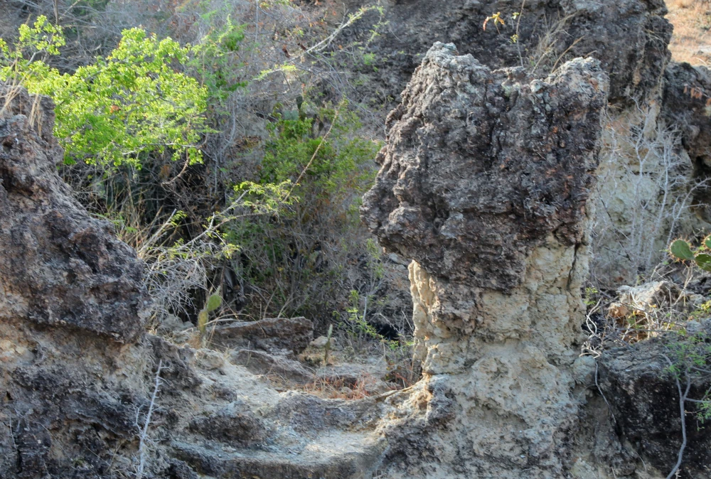 Truyền thuyết về bãi đá cổ Karang Chaklaing tuyệt đẹp ảnh 11