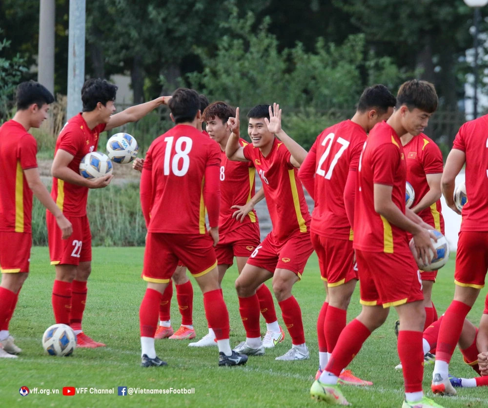 Buổi tập cuối cùng trước trận gặp Saudi Arabia diễn ra trong không khí vui vẻ. ẢNH: VFF