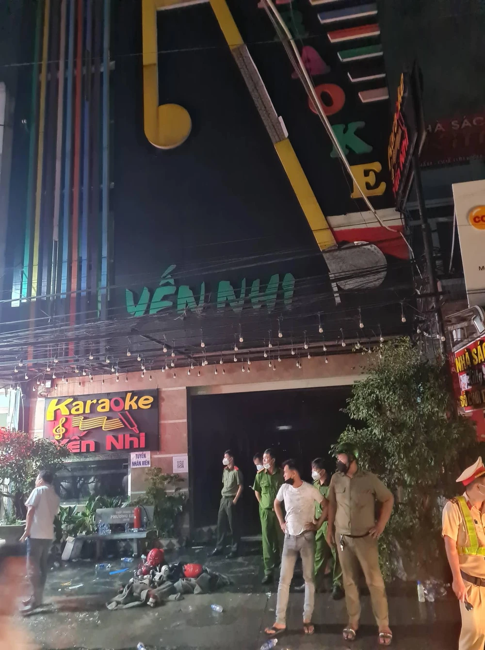 Vụ cháy đã được khống chế. Ảnh: Vũ Hội