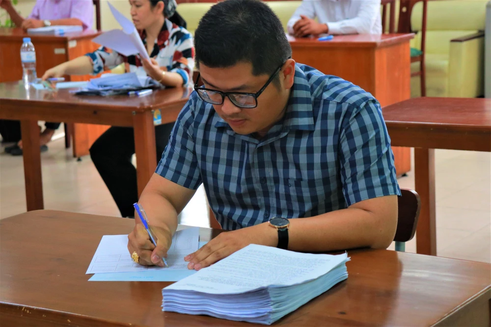 Một thí sinh bắt đầu bài dự thi