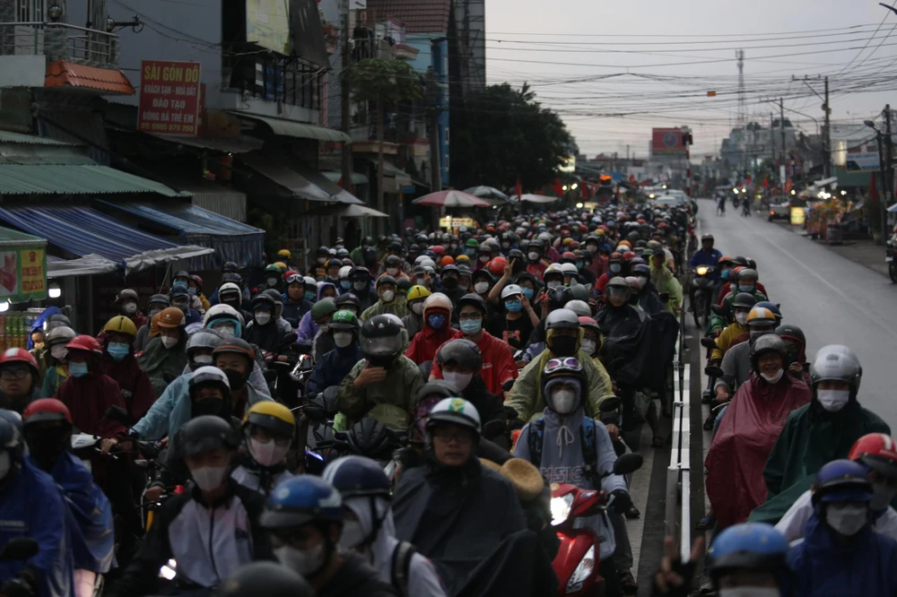 Riêng khu vực phà Cát Lái về trung tâm TP ùn ứ cục bộ