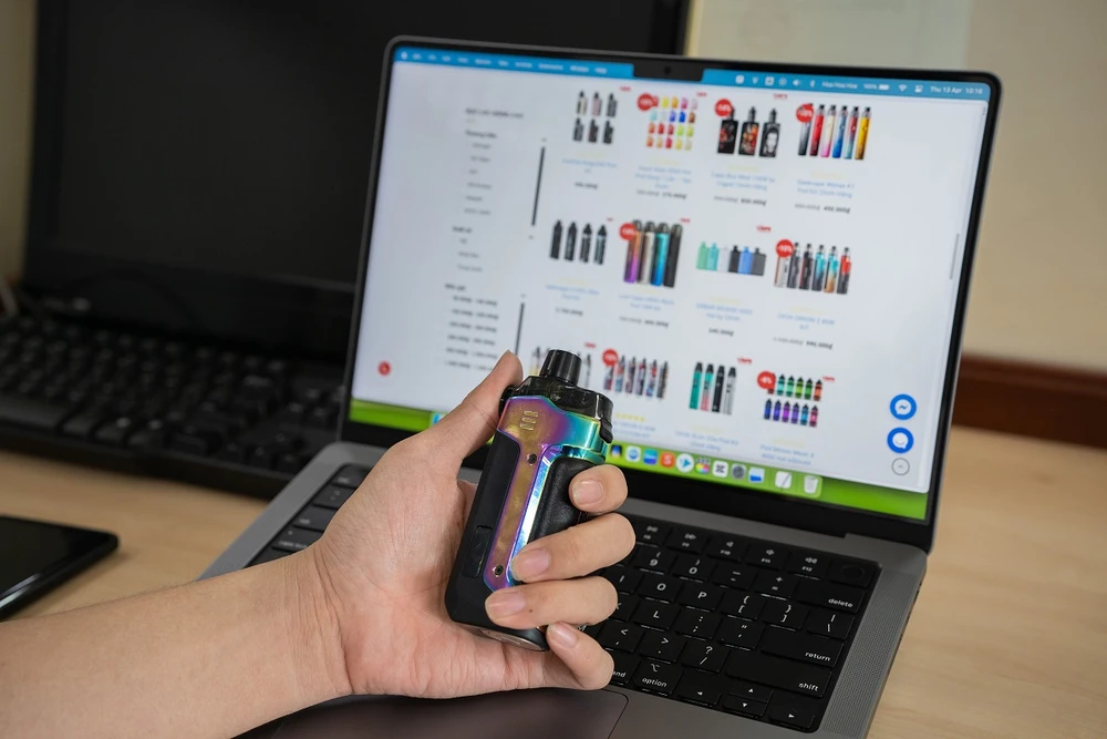 Học sinh hút thuốc lá điện tử đang có xu hướng gia tăng nhanh chóng. Ảnh minh họa: Minh Hoàng Học sinh hút thuốc lá điện tử đang có xu hướng gia tăng nhanh chóng. Ảnh minh họa: Minh Hoàng