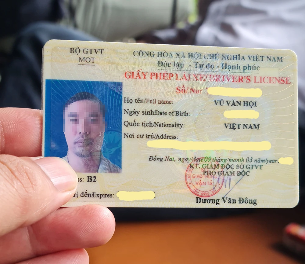 Sau một ngày có thông báo tạm ngừng thì Sở GTVT đã có thông báo tiếp nhận hồ sơ cấp đổi GPLX. Ảnh VH.