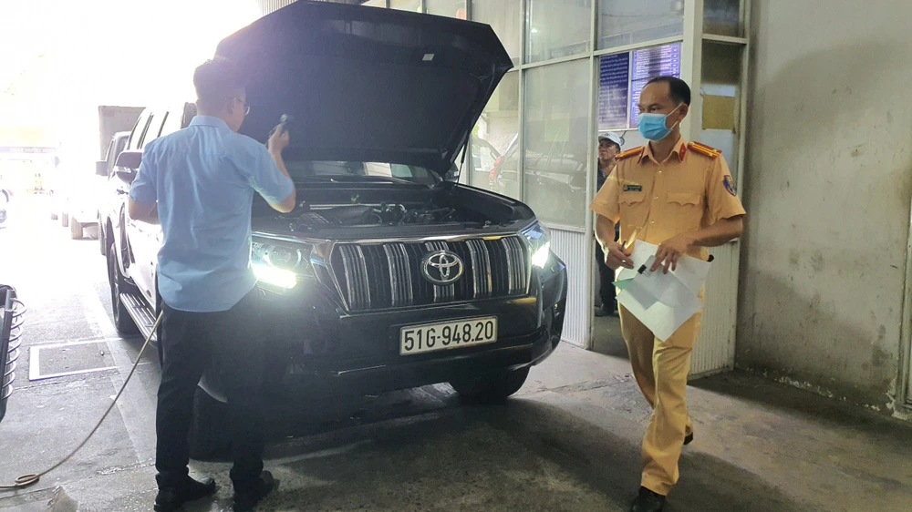 Các đơn vị đăng kiểm của ngành Công an, Quân đội (đáp ứng đầy đủ điều kiện kinh doanh dịch vụ kiểm định xe ô tô) được tham gia kiểm định phương tiện. Ảnh: THY NHUNG