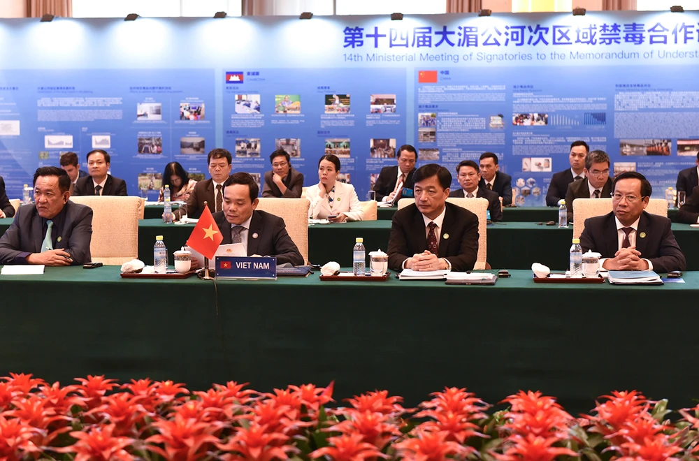 Đoàn đại biểu Việt Nam tham dự Hội nghị Đoàn đại biểu Việt Nam tham dự Hội nghị