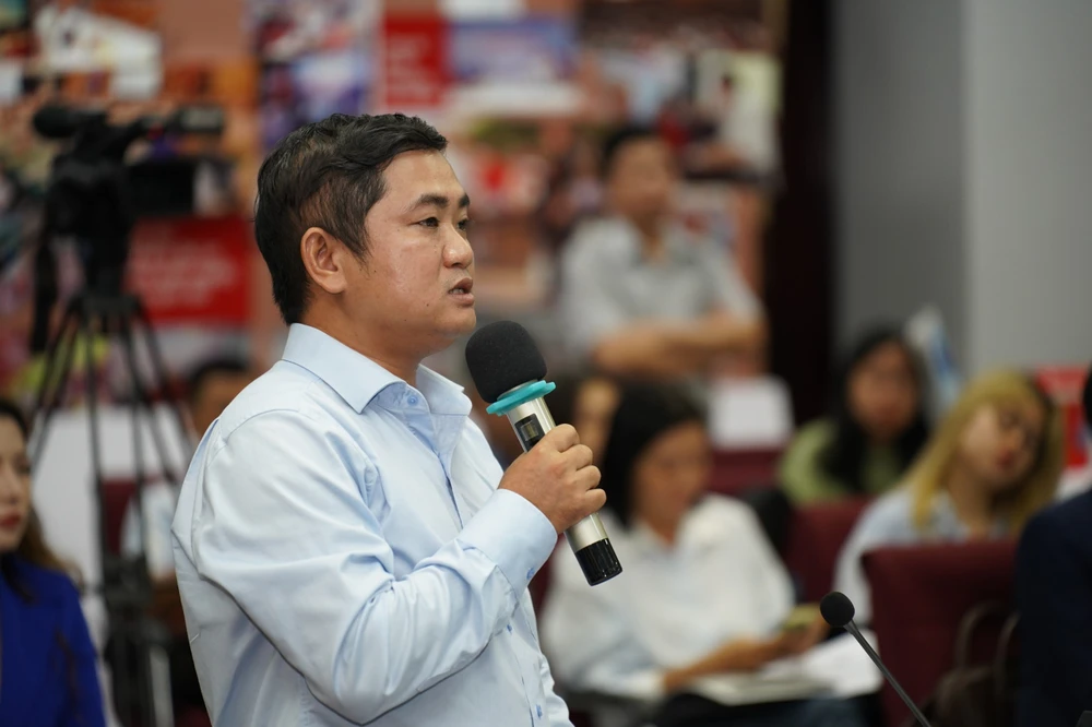 xây dựng đường ven sông