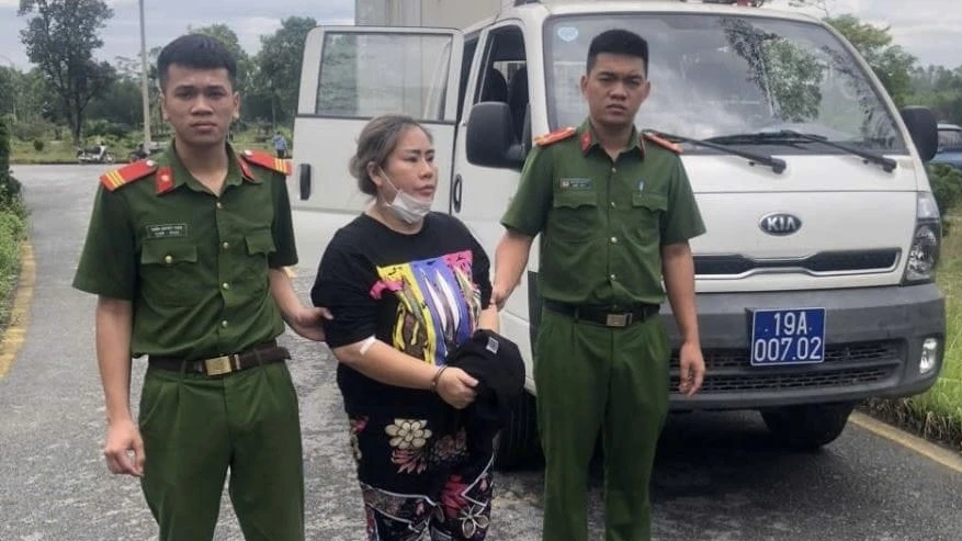 Đoàn Thị Hằng liên tục sinh con để hoãn chấp hành án. Ảnh CA