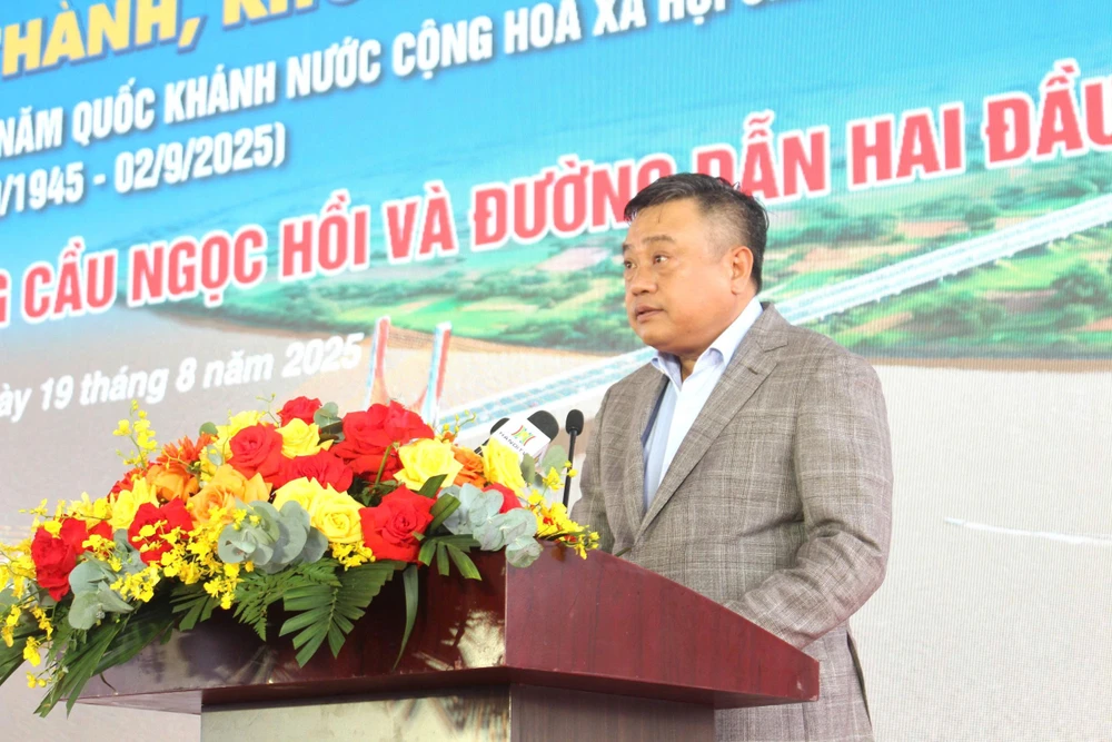 Cầu Ngọc Hồi 2.jpg