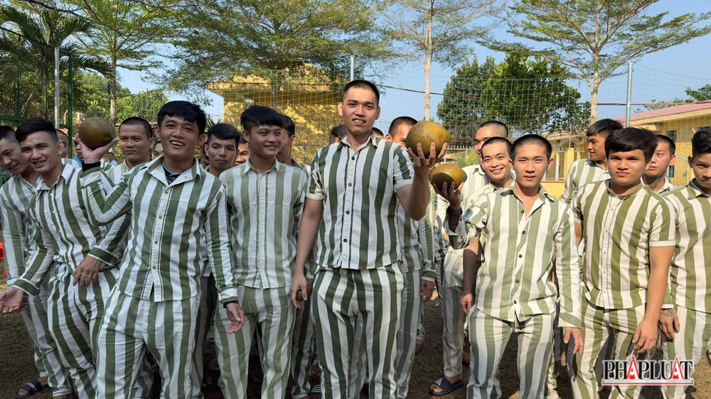 Rất nhiều phạm nhân chưa đến 20 tuổi đang cải tạo ở Trại giam Xuân Lộc. Điều này, đòi hỏi công tác giáo dục, cảm hóa và giúp đỡ phạm nhân trong độ tuổi thanh niên rất cần được xã hội hóa, được sự chung tay, giúp sức của các ban ngành, đoàn thể. Ảnh: VÕ TÙNG Trại giam Xuân Lộc