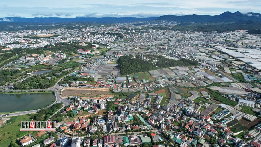 Lãnh đạo tỉnh Lâm Đồng đang có những chỉ đạo để tháo gỡ khó khăn cho thị trường bất động sản. Ảnh minh họa: VÕ TÙNG