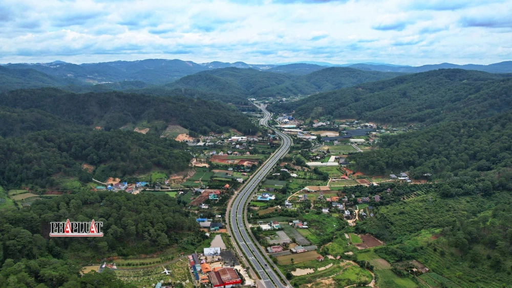 Cao tốc Tân Phú - Bảo Lộc và Bảo Lộc - Liên Khương được kỳ vọng đem lại khởi sắc cho thị trường BĐS. Ảnh: VÕ TÙNG