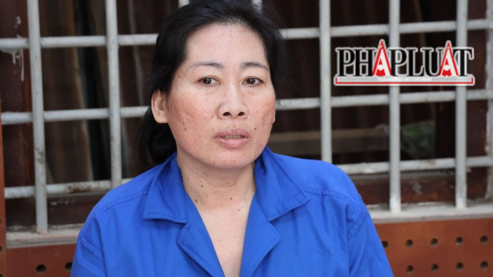 Đinh Thị Tố Nga cướp tiền và vé số trúng thưởng của cụ bà bán vé số dạo. Ảnh: VÕ TÙNG