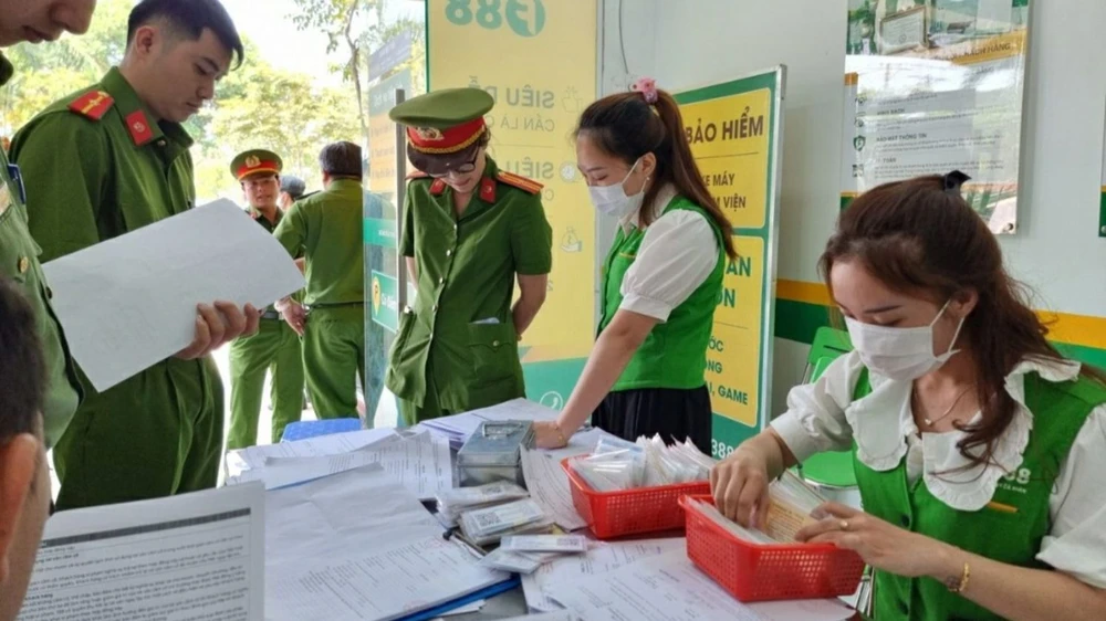 Công an Lâm Đồng đồng loạt kiểm tra hoạt động của 13 chi nhánh của F88