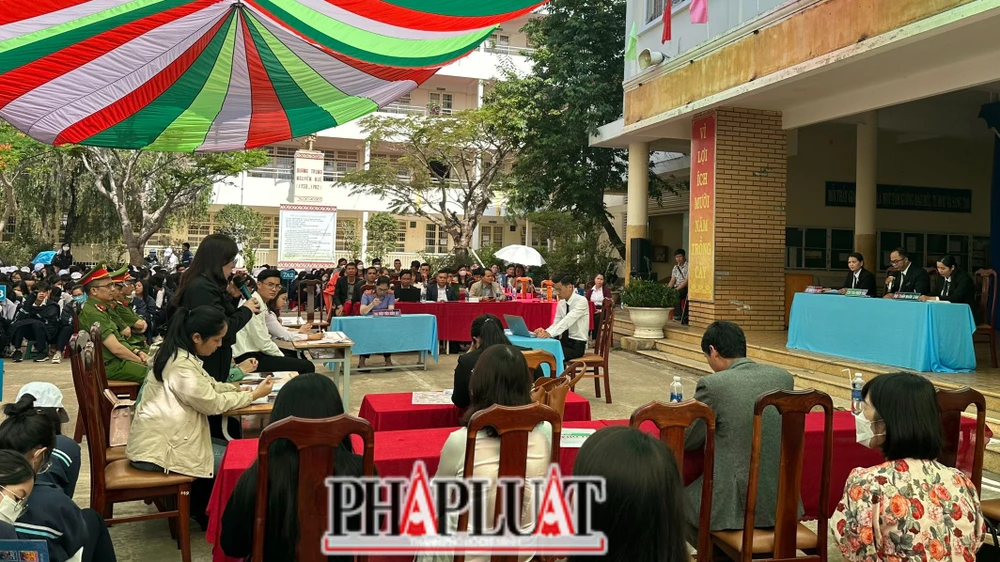 Phiên toà giả định là một trong những hình thức giáo dục trực quan, đem đến hiệu quả cao. Ảnh: CTV