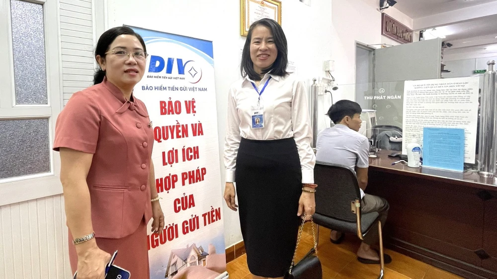 Đến thời điểm hiện tại, bà Yên vẫn đến quỹ tín dụng làm việc bình thường. Ảnh: VÕ TÙNG Đến thời điểm hiện tại, bà Yên vẫn đến quỹ tín dụng làm việc bình thường. Ảnh: VÕ TÙNG