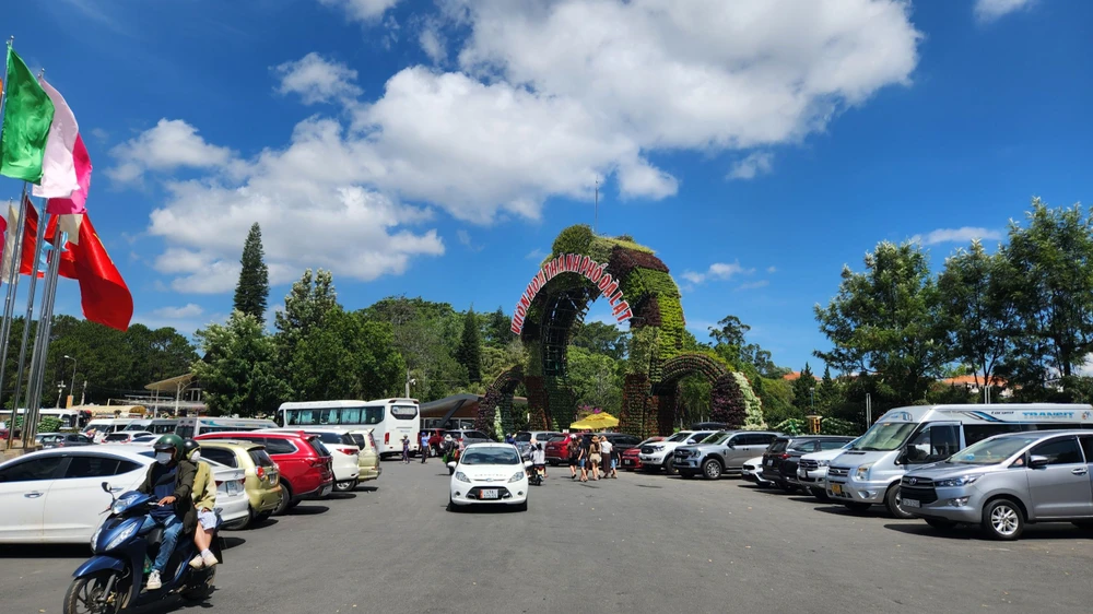 Giao thông du lịch tại Đà Lạt không xảy ra tình trạng quá tải, kẹt xe, ùn tắc như các đợt nghỉ lễ khác. Ảnh: VT