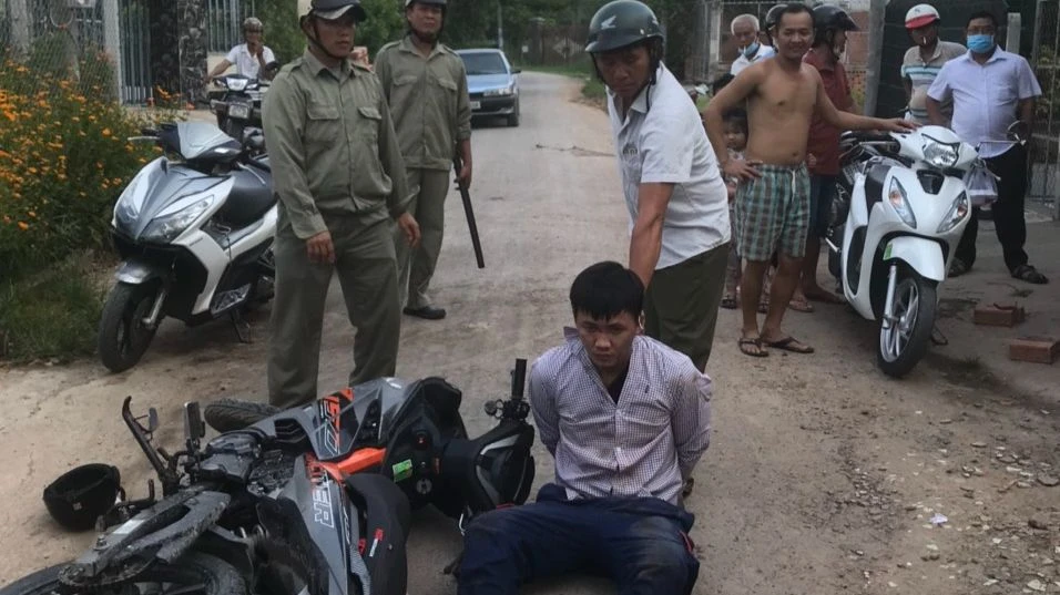 Huy bị bắt giữ. Ảnh: VT