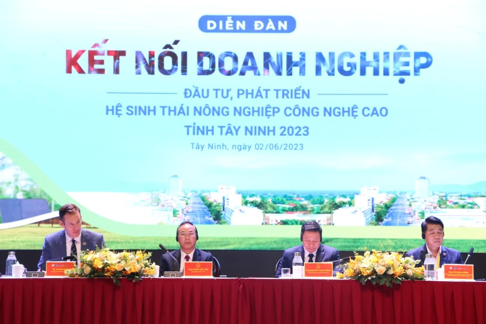 Diễn đàn kết nối doanh nghiệp đầu tư, phát triển hệ sinh thái nông nghiệp công nghệ cao tỉnh Tây Ninh năm 2023. Ảnh: VÕ TÙNG