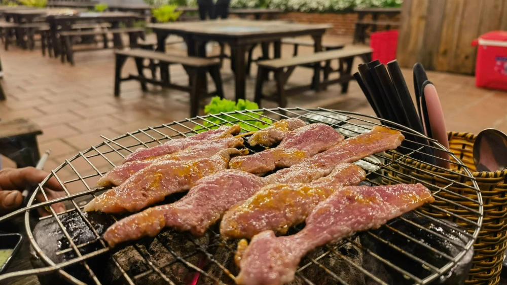 Vú heo Trung Quốc thành nầm bò quán nhậu ở Đà Lạt. Ảnh: VÕ TÙNG