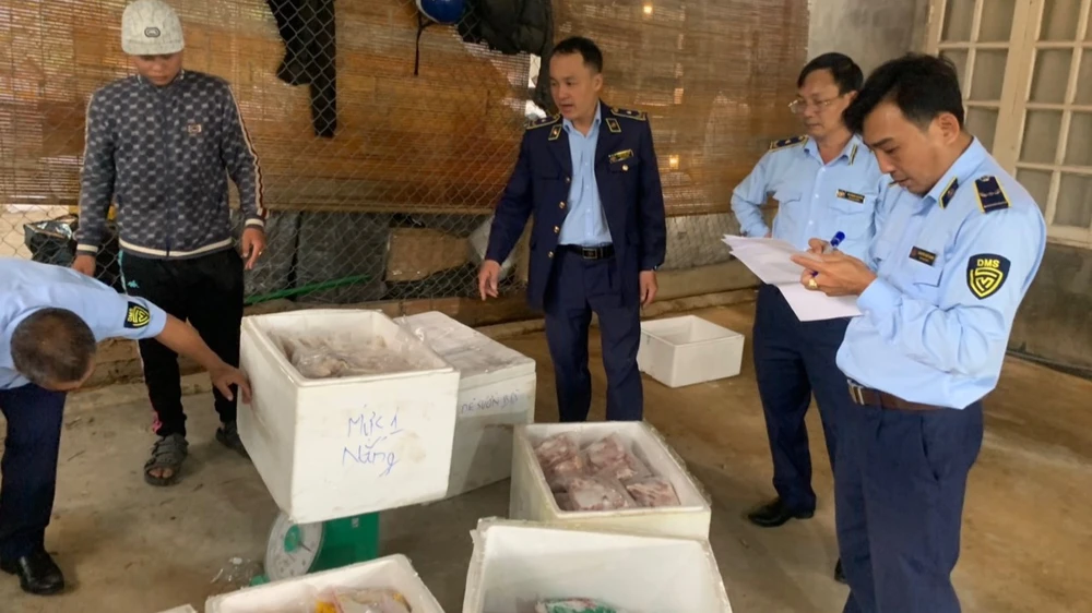 212 kg thực phẩm đông lạnh trôi nổi ở Công ty CP WE bị thu giữ. Ảnh: VT