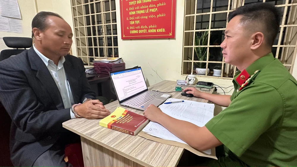 Ông Cường tại cơ quan điều tra. Ảnh: VÕ TÙNG