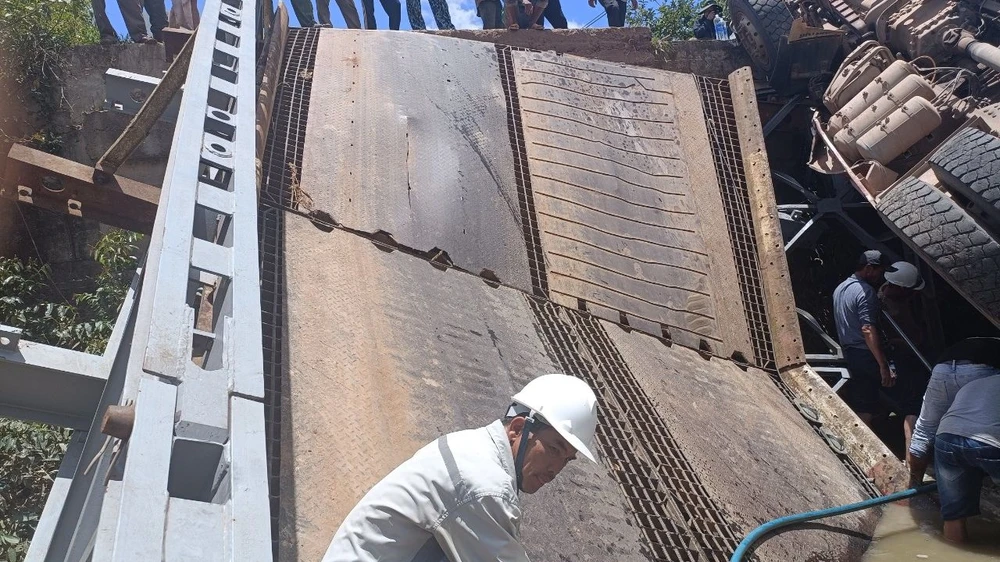 Cầu sắt Tà Năng vừa đưa trở lại sử dụng cách đây 2 tháng