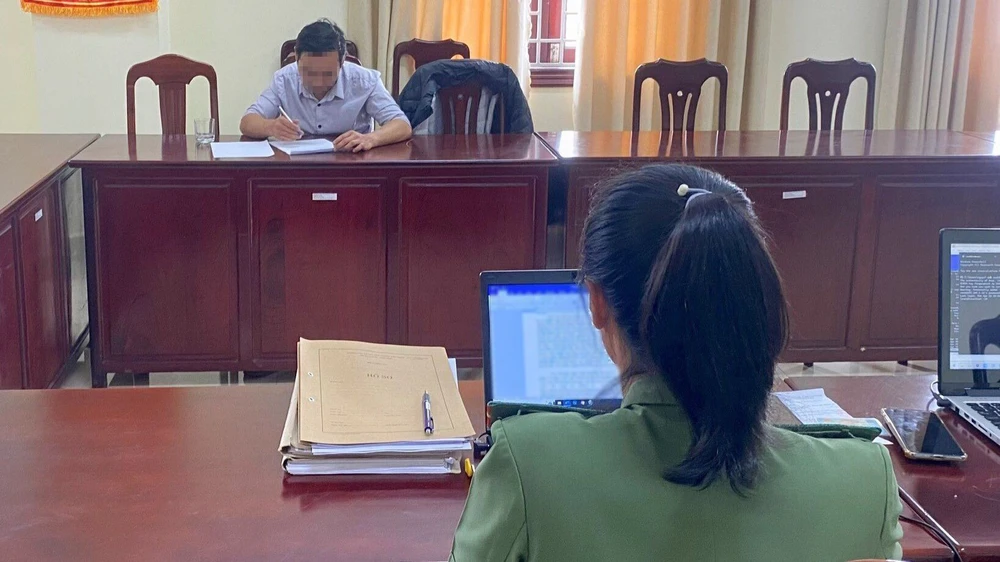 Hành vi lập nhóm để báo chốt CSGT gián tiếp gây mất ATGT Hành vi lập nhóm để báo chốt CSGT gián tiếp gây mất ATGT