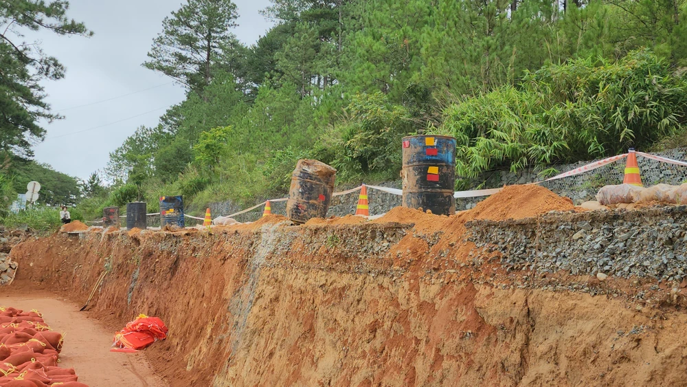 sạt lở gây nguy hiểm