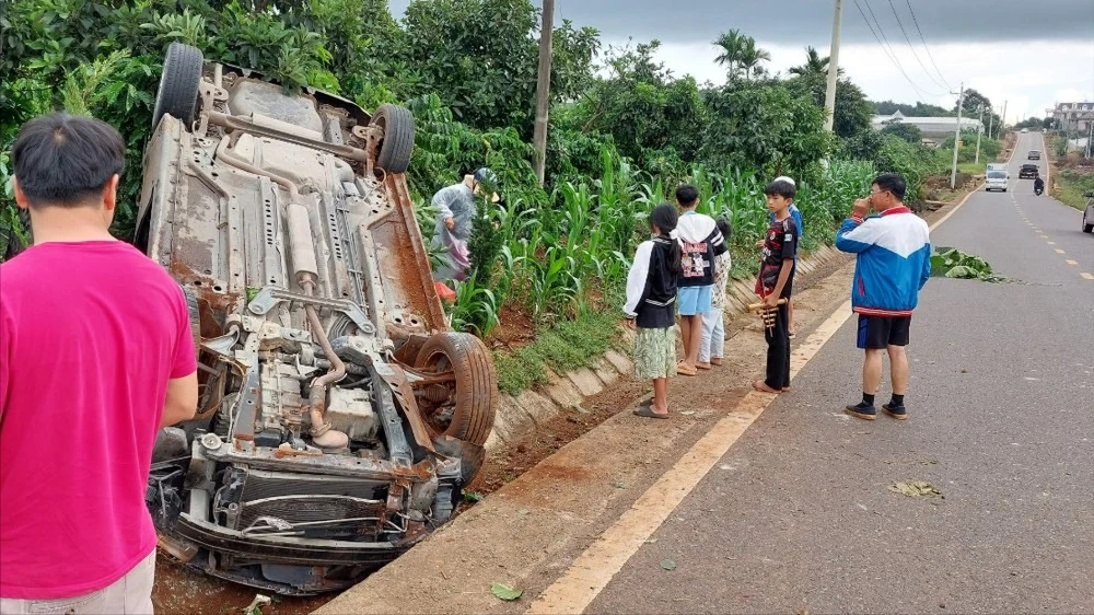 lật xe ở lâm hà 2.jpg