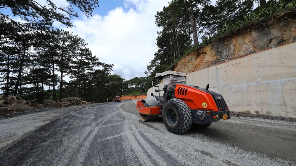 đẩy nhanh tiến độ thi công đèo prenn