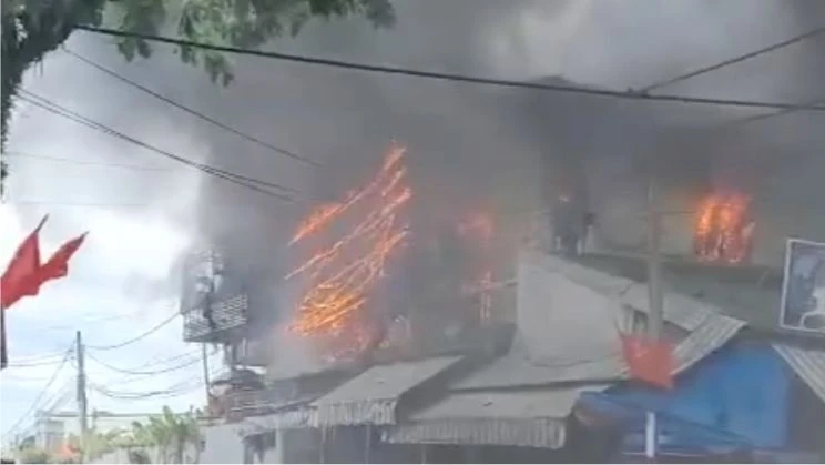 Kịp thời dập tắt đám cháy trong một tiệm tạp hoá ở TP Bảo Lộc