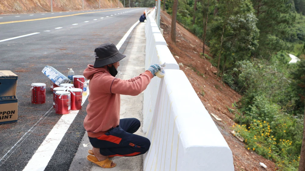 Đèo Prenn thành hình, đường rộng thênh thang