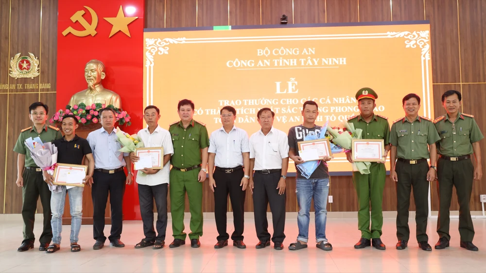 Dũng cảm truy bắt cướp