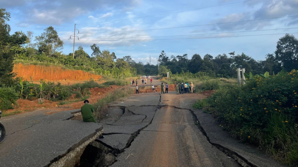 Một người chết do rơi xuống hố sạt lở ở đường tránh thành phố Bảo Lộc