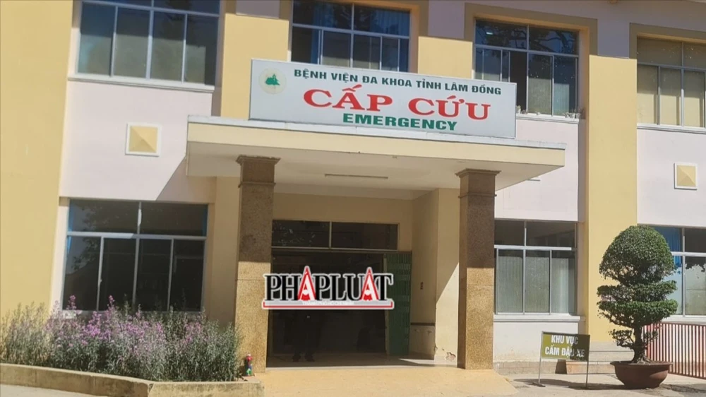 Công an Lâm Đồng làm việc với bác sĩ trục lợi bảo hiểm y tế