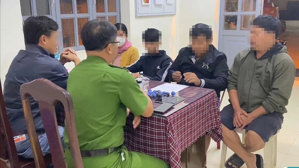 Học sinh lớp 9 tự chế pháo nổ rồi lên mạng rao bán