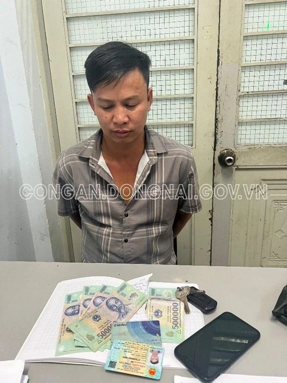 Công an Đồng Nai bắt kẻ giả danh CSGT lừa “bảo kê” xe vi phạm