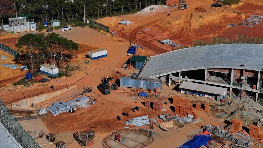 Công ty Hoàng Gia Đà Lạt bị phạt 240 triệu vì xây không phép trong Đồi Cù