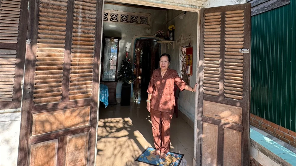 Ở trong căn nhà dột gần 40 năm vẫn chưa được cấp sổ đỏ để sửa chữa