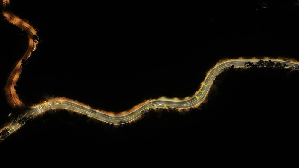 Ngắm đèo Prenn đẹp lung linh về đêm